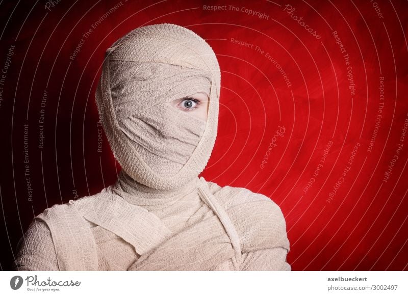 one-eyed mummy Lifestyle Leisure and hobbies Event Carnival Hallowe'en Human being Feminine Young woman Youth (Young adults) Woman Adults 1 18 - 30 years