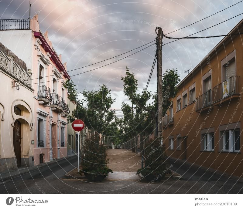 Ramblas Small Town Old town Deserted House (Residential Structure) Architecture Wall (barrier) Wall (building) Window Blue Yellow Gray Green Pink Avenue