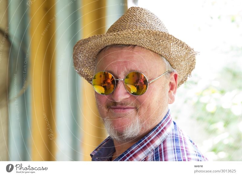 Bearded man in straw hat and mirrored sunglasses Human being Male senior Man Grandfather Senior citizen Head 1 45 - 60 years Adults Hat Facial hair Old