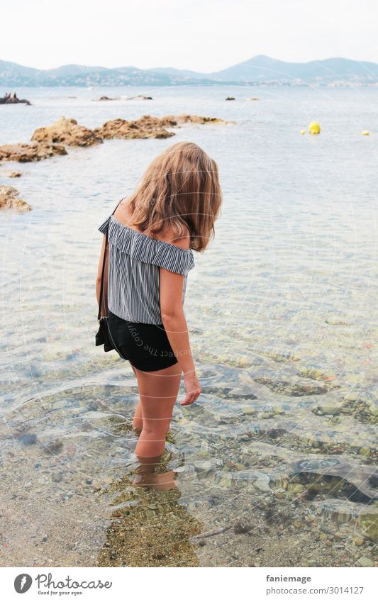 A la plage désertée de Saint Tropez Human being Feminine Young woman Youth (Young adults) Woman Adults Body 1 18 - 30 years Relaxation Beach Water Ocean