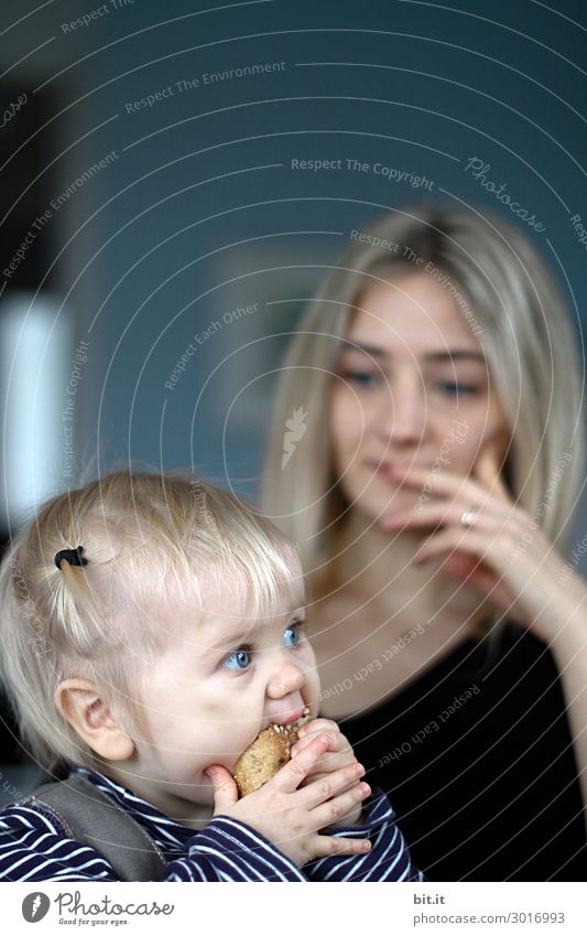 Enjoy with sensitivity... Human being Feminine Child Toddler girl Eating To enjoy Study Half-profile Looking away Infancy 1 - 3 years Exterior shot Mother mama