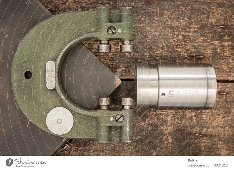 Old, adjustable limit caliper gauge...now somewhat superfluous. Throat Gauge Gauge inspection doctrine Limit gauge Quality Testing & Control Quality control