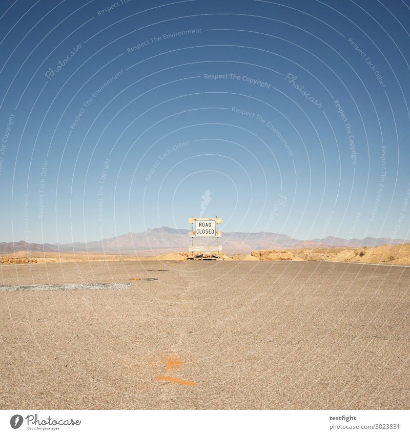 ROAD CLOSED Environment Landscape Sun Hill Mountain Traffic infrastructure Street Road sign Driving Hot Aggravation Barrier Asphalt Desert American Flag