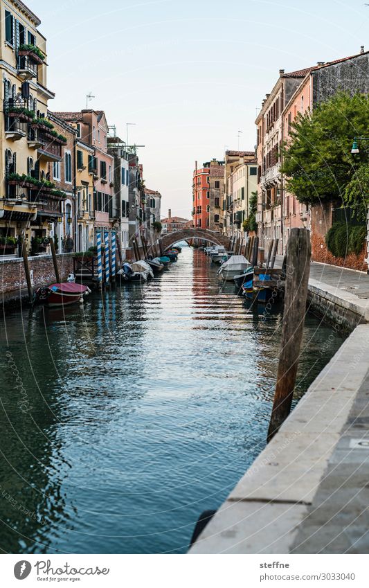 another channel Port City Old town House (Residential Structure) Wall (barrier) Wall (building) Facade Tourist Attraction Exceptional Beautiful Picturesque