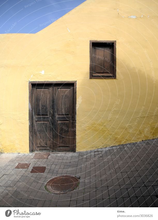 Light & Shadow Sky Beautiful weather Small Town House (Residential Structure) Places Wall (barrier) Wall (building) Facade Window Door Lanes & trails Gully