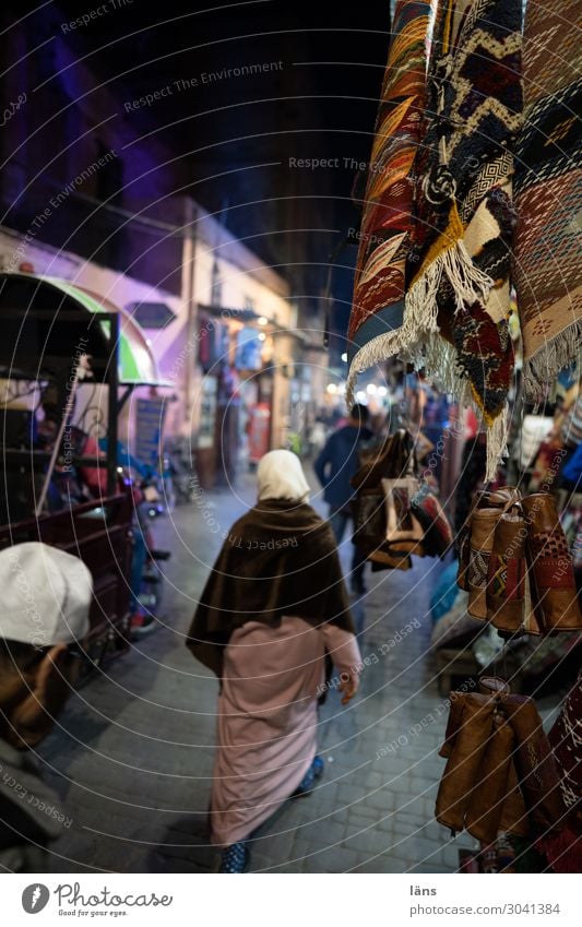 Marakesh l Nightlife Shopping Human being Masculine Feminine Life Crowd of people Marrakesh Morocco Africa House (Residential Structure) Transport Motoring