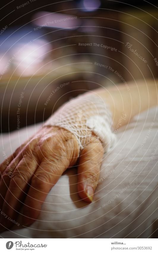 Hand of a senior on the sickbed Patient Hospital Medical treatment Illness Health care Female senior Care of the elderly Nursing Bandage Gauze diabetes