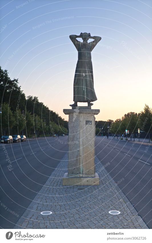 "The Caller" Berlin Germany Twilight Capital city Night Seat of government Berlin zoo Spreebogen Straße des 17. Juni Statue Monument Sculpture Bronze the caller