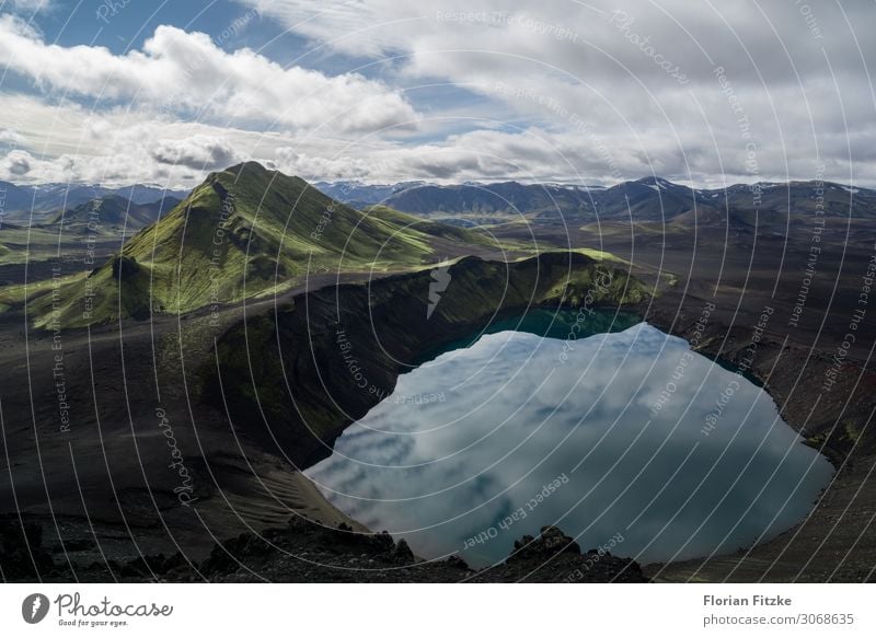 Mirror lake in the Icelandic highlands with lush green mountains Nature Landscape Earth Sand Clouds Mountain Peak Snowcapped peak Volcano Lake Exceptional