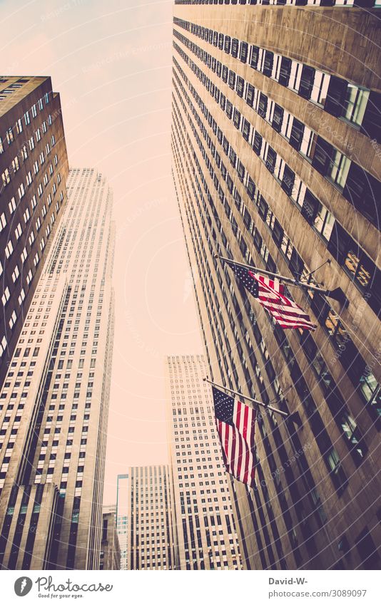 symmetry | windows - skyscrapers / skyscrapers in America with American flag high-rise Americas USA New York City Patriotism patriotically Sky Many Tall huge