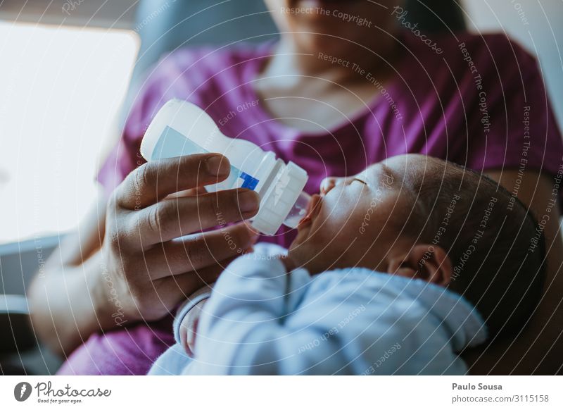 Mother feeding baby with baby bottle Lifestyle Human being Feminine Child Baby Adults 2 0 - 12 months 18 - 30 years Youth (Young adults) Eating To feed Feeding