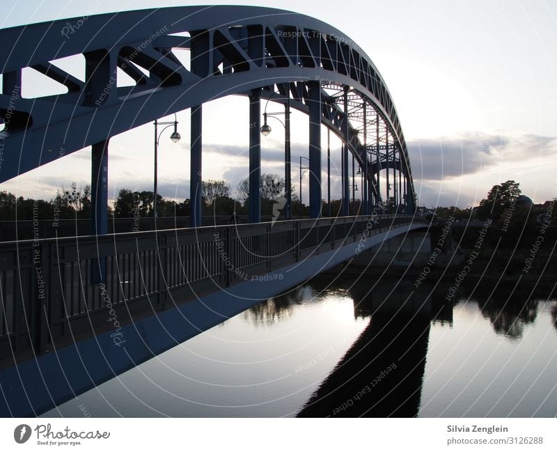 star bridge Tourism Trip Sightseeing Cycling tour Advertising Industry Landscape Beautiful weather River Town Bridge Tourist Attraction Traffic infrastructure