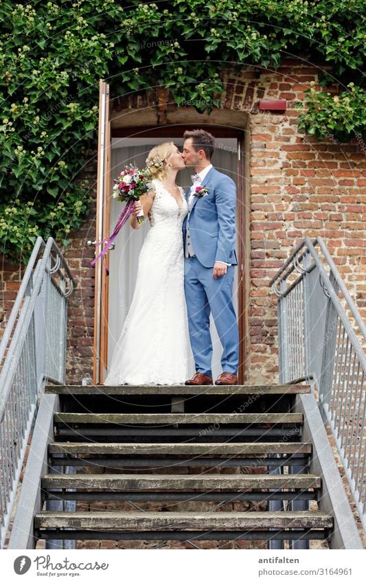 the kiss Wedding Masculine Feminine Woman Adults Man Couple Life Body 2 Human being 18 - 30 years Youth (Young adults) Wall (barrier) Wall (building) Stairs