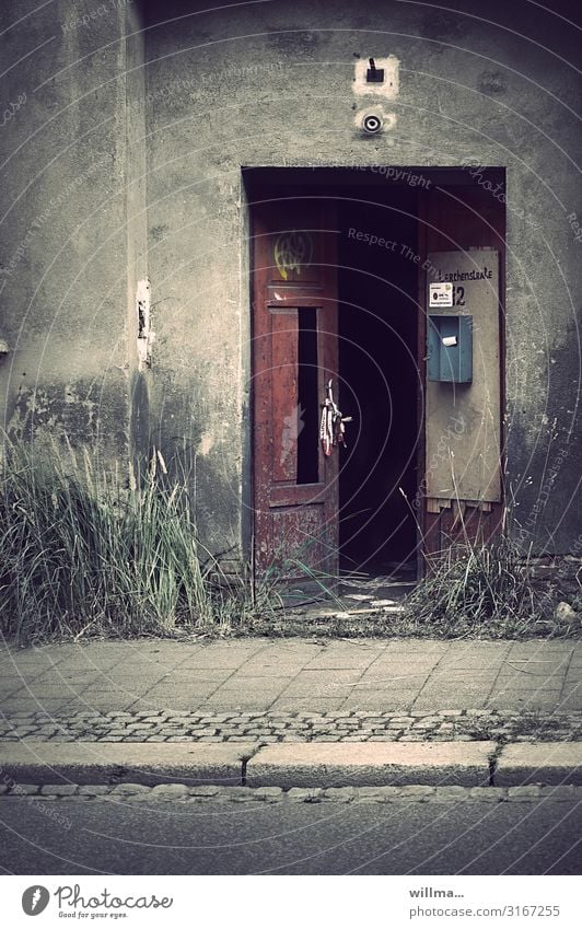 Decayed house entrance with letterbox and without light Entrance Front door Wooden door Open Derelict Grubby Unkempt Broken corrupted Decline Wall (building)