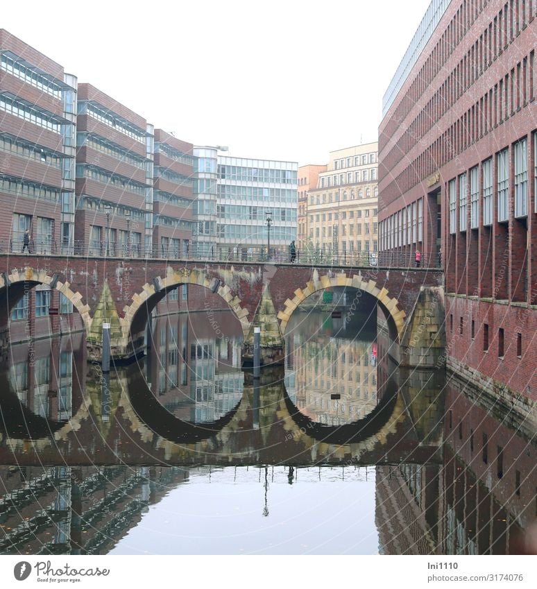 Ellerntor Bridge | UT Hamburg Water Sky Autumn Port City House (Residential Structure) Wall (barrier) Wall (building) Tourist Attraction Blue Gray Red