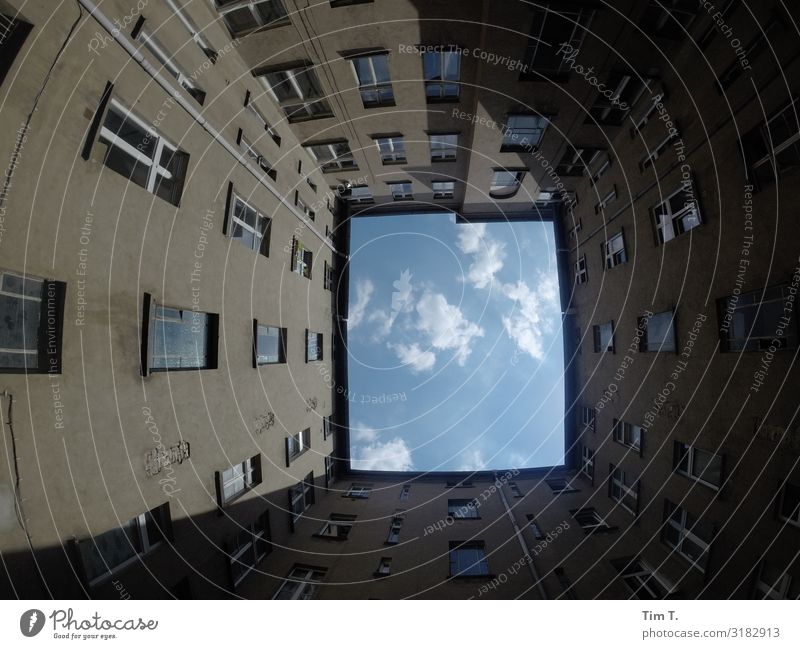 backyard sky Prenzlauer Berg Town Capital city Downtown Old town Deserted House (Residential Structure) Wall (barrier) Wall (building) Facade Window