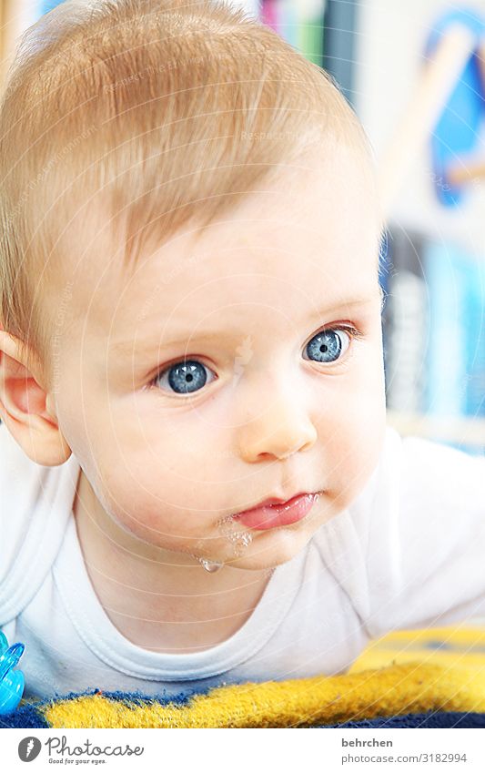 leak portrait Interior shot Colour photo Crawl Motherly love pretty Safety (feeling of) Curiosity Interest Slaver Playing Protection 0 - 12 months Lips Mouth