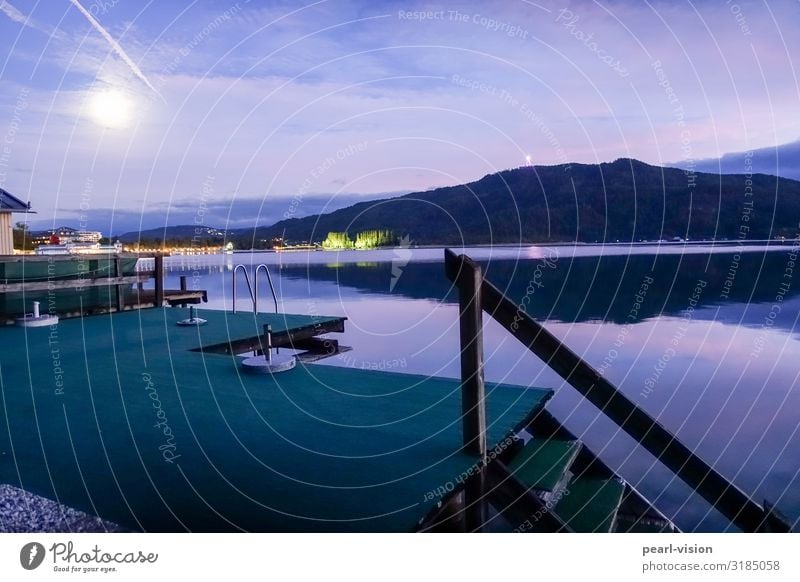 on the jetty Moon Autumn Lakeside Lake Wörthersee Footbridge Calm Colour photo Exterior shot Deserted Evening Twilight Long exposure Wide angle