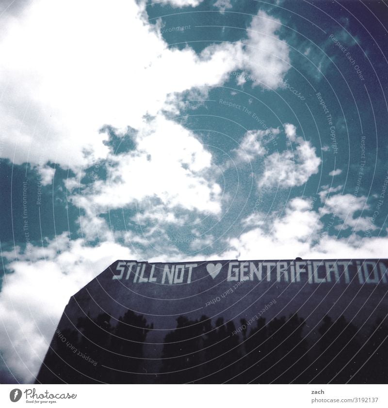 still not... Living or residing Flat (apartment) House (Residential Structure) Moving (to change residence) Real estate market Sky Clouds Berlin Town