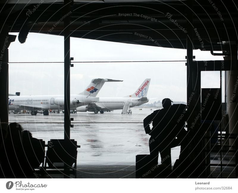 waiting room Airplane Passenger Waiting room Human being Man Window Architecture Airport Silhouette Chair airpor aircraft luggage