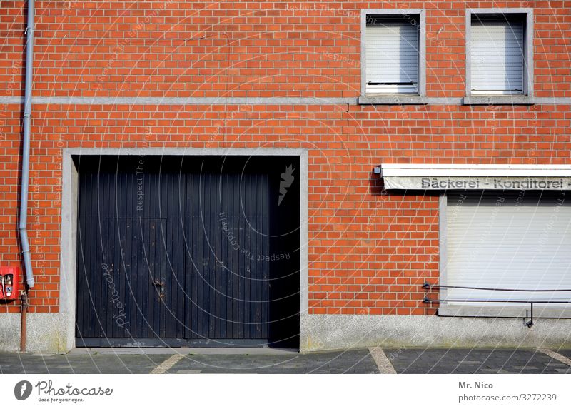 bread, cake and chewing gum Workplace Trade Craft (trade) Small Town House (Residential Structure) Gate Building Window Door Competition Store premises Bakery