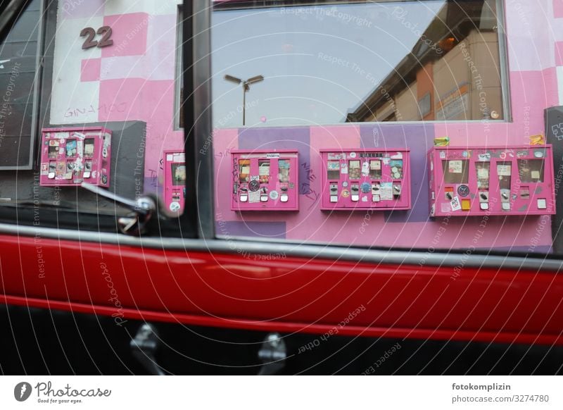 old luck Candy Chewing gum Shopping Game of chance Window Vintage car Kitsch Odds and ends Collector's item Gumball machine Condom Sell Retro Pink Surprise