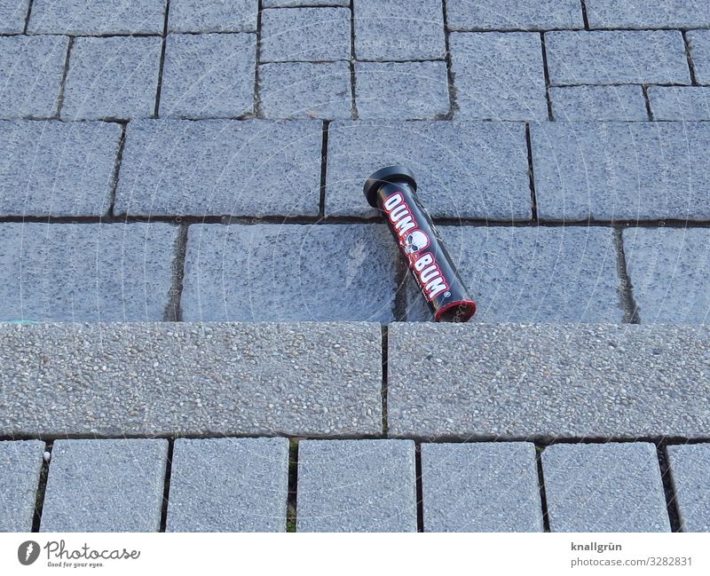 DUM BUM Street Sidewalk Curbstone Paving stone Polenböller Firecracker Characters Lie Broken Gray Black Environmental pollution Town New Year's Eve firecracker