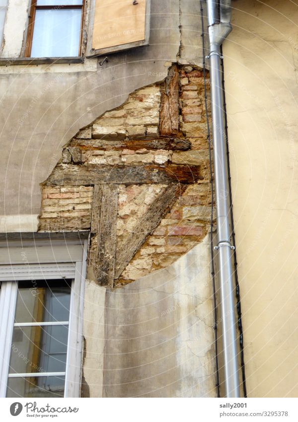 inside the facade... House (Residential Structure) Ruin Wall (barrier) Wall (building) Facade Window Drainpipe Old Original Apocalyptic sentiment Nostalgia