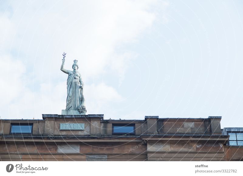 GLASSGOV|ITALIA Facade Esthetic Glasgow Italy Statue Woman Beautiful Colour photo Exterior shot Copy Space left Copy Space right Copy Space top