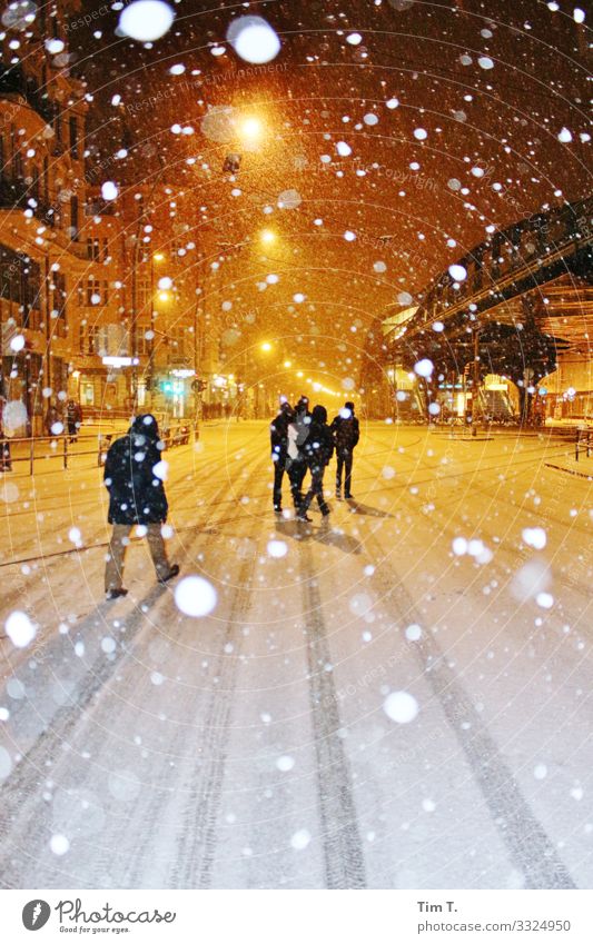 Corner Schönhauser Allee Prenzlauer Berg Town Capital city Downtown Old town Pedestrian precinct Climate Winter Snow Snowfall Human being Street lighting