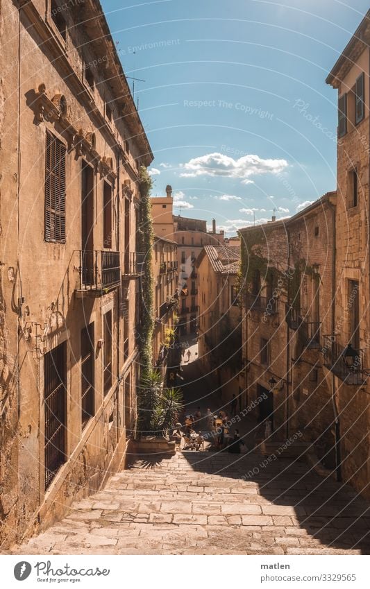 street cafe Town Downtown Old town Populated House (Residential Structure) Places Building Architecture Wall (barrier) Wall (building) Stairs Facade Balcony