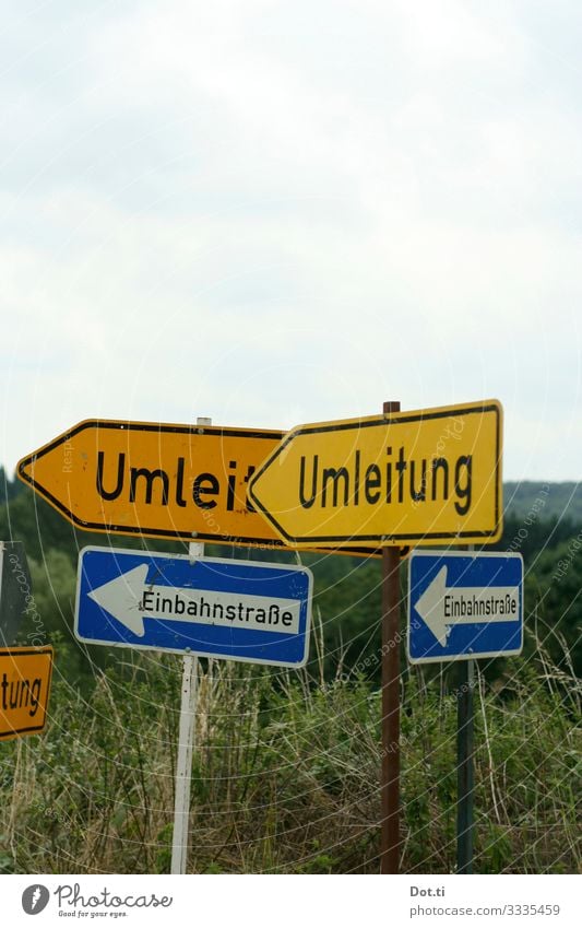 Double Feature Nature Sky Grass Transport Road sign Sign Characters Signs and labeling Signage Warning sign Blue Yellow Green Direction In pairs Reduplication