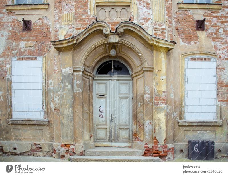 Portal of the tenement house lost places Frankfurt Oder Facade Window Goal Decoration Old Refrain Apocalyptic sentiment Nostalgia Style Symmetry Decline Past