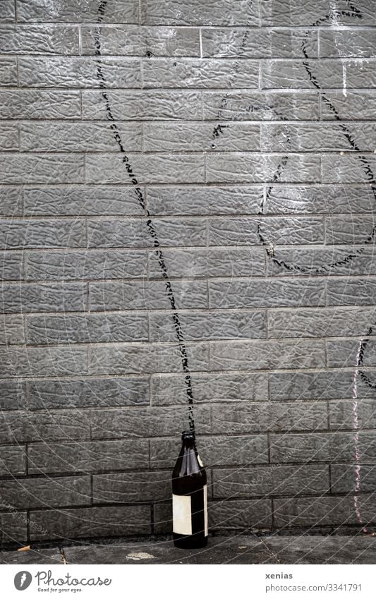 Beer bottle on the wall with sweeping arc Bottle Beverage Alcoholic drinks Town Wall (barrier) Wall (building) Facade Characters Graffiti Dirty Trashy Brown