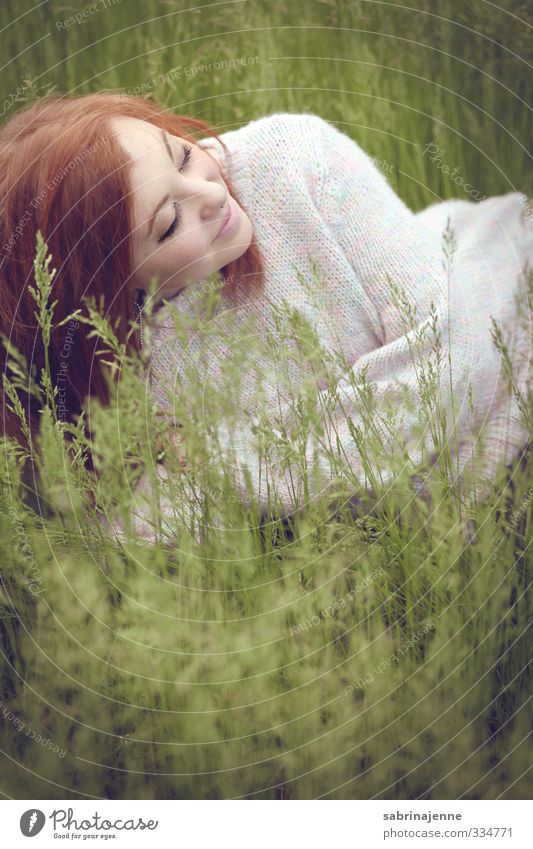 Green Green Green Human being Feminine Young woman Youth (Young adults) 1 18 - 30 years Adults Red-haired Long-haired Joy Contentment Joie de vivre (Vitality)