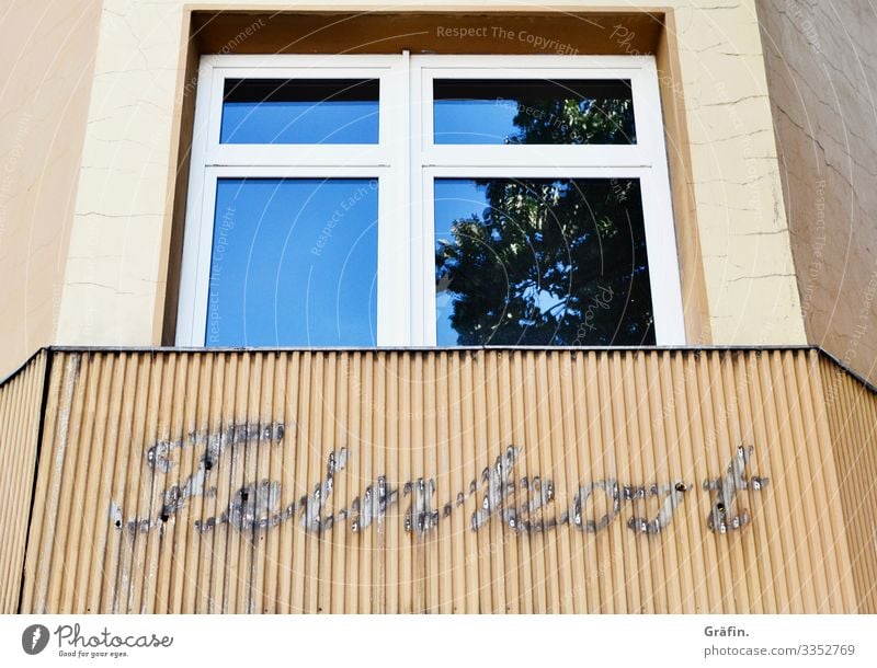 Fine food Town Capital city Deserted House (Residential Structure) Building Facade Window Concrete Metal Sign Characters Signs and labeling Old Dirty Trashy