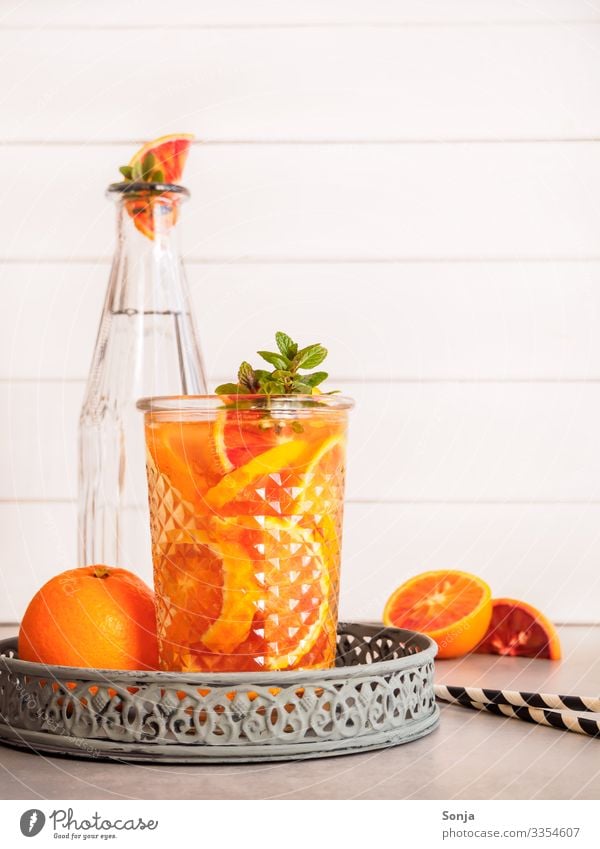 Orange slices in a glass of water Food Mint Organic produce Diet Beverage Cold drink Drinking water Lemonade Juice Longdrink Cocktail Bottle Glass Straw