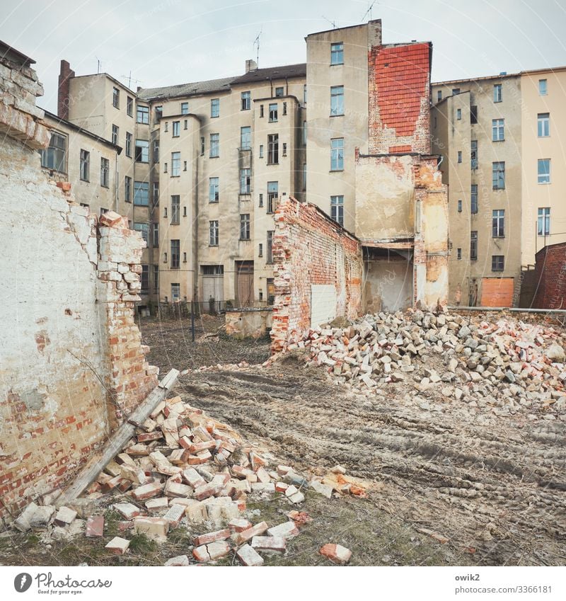 Second Hand Sky Clouds Small Town Downtown Deserted House (Residential Structure) Wall (barrier) Wall (building) Facade Window Old Trashy Gloomy Decline