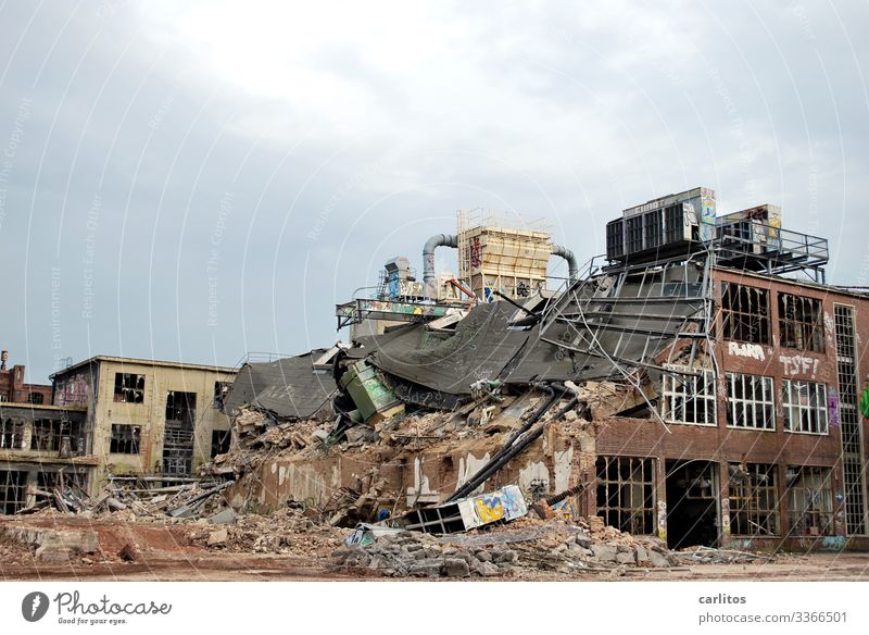 Once upon a time | Demolition of industrial building Hannover conti Dismantling Industry Industrial Photography Industrial plant Factory Changing times Threat