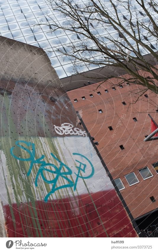 Fragment of the Berlin Wall visiting Hamburg - probably to be found there for a longer time .... The Wall Wall (barrier) Landmark Monument Border Harbor city