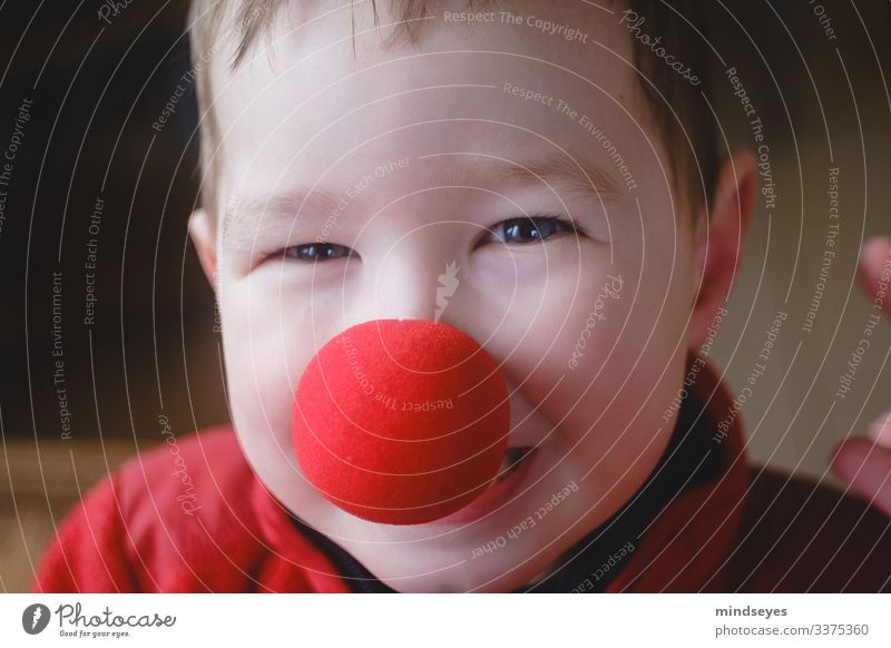 Fun with the clown nose Playing Living or residing Carnival Boy (child) Head 1 Human being 1 - 3 years Toddler Feasts & Celebrations Laughter Happiness