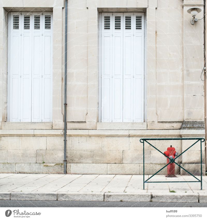 Hydrant behind grid Arrow Window Shutter Lattice window Quarrystone facade Facade Wall (barrier) Wall (building) Venetian blinds Roller shutter depression