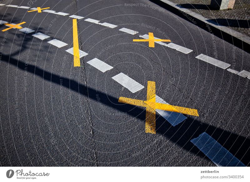 German road marking Turn off Asphalt Highway on the outside Berlin Charlottenburg Corner Lane markings Capital city Clue edge Curve Line Left Middle navi