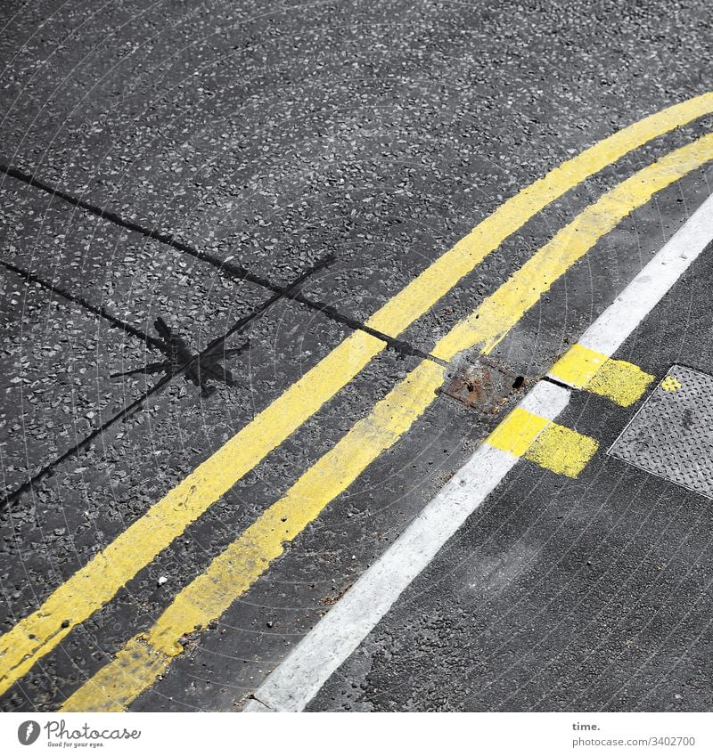 baselines (16) Baseline Street Asphalt Gray Yellow Bird's-eye view Stripe worn-out Tar Mathematics Design Gully Repair cut