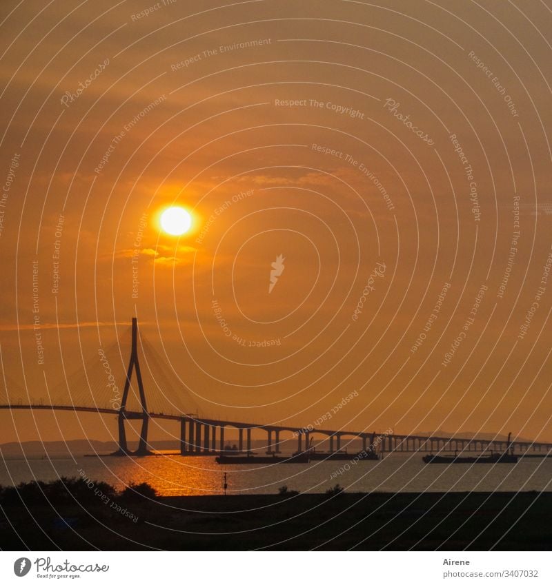 Sunset on the drive from Seoul to Incheon Airport on Yeongjongdo Island Bridge Ocean Chinese sea Navigation Harbour Night Evening Evening sun Sky Red Gold Black