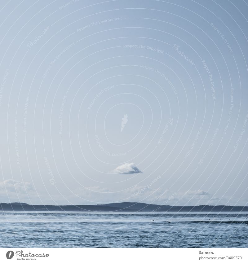 Kleine Wolke Meer Ozean Wasser Küste Berge Landschaft Natur wellen Himmel Urlaub