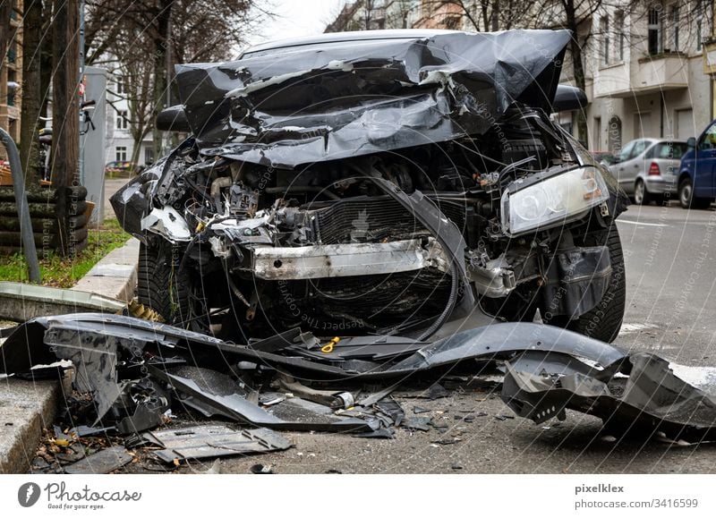 total loss Car involved in an accident car Accident Damage Tin Bodywork damage Insurance insurance claim Law Traffic accident misfortune Collision Carom crash