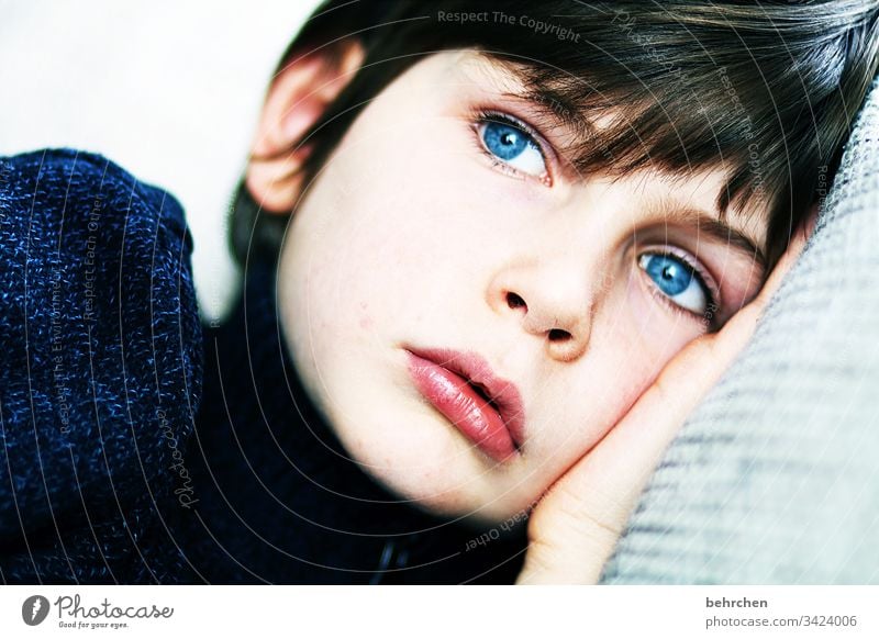 daydreamers Portrait photograph Contrast Light Day Detail Close-up Interior shot Colour photo Earnest Intensive Meditative Longing Pain Concern Blue 3 - 8 years