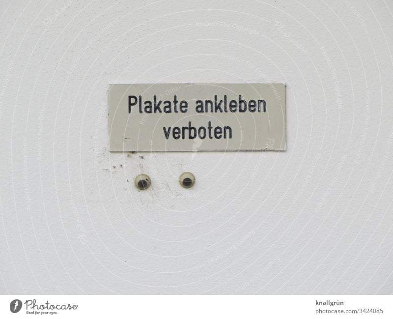 Posters not allowed to be stuck on Bans Communicate Signs and labeling Language wobbly eyes Characters Text Signage Warning sign White Black Exterior shot