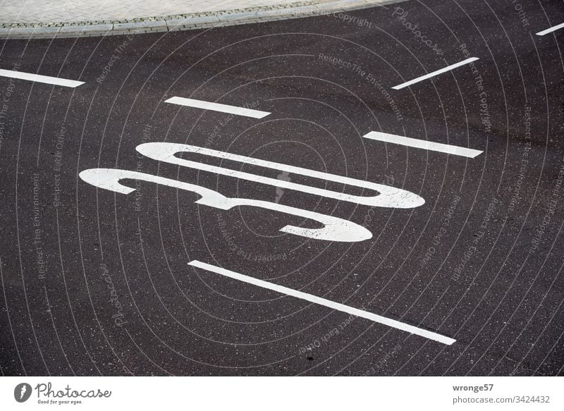 Road markings Speed 30 on the road Lane markings Traffic lane Street Road traffic Markings Signs and labeling Asphalt Transport Traffic infrastructure Line